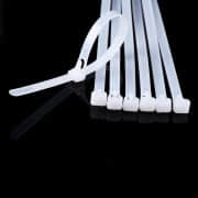 华达塑料（huada plastic）作为尼龙扎带领域的领先企业，其成功不仅在于产品本身的质量和性能，还在于其不断创新和追求***的精神。该公司致力于研发和生产出更高品质、更环保的产品，为客户提供更加可 五金工具知识 第2张