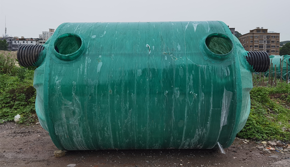 化粪池清理车多少钱一车？浅谈绿环玻璃钢化粪池清理车的优势 五金工具知识 第3张