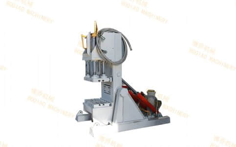 帮我写一篇关于重力铸造机的700个字中文原创的文章，并在文章前面配上一个标题，标题前面加上“标题”两字 机械汽配泵阀知识 第2张